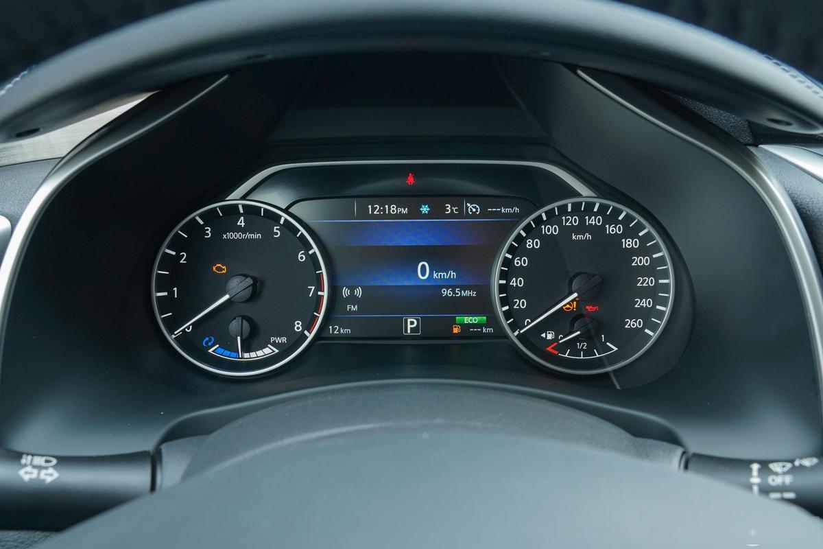 汽车仪表盘上故障灯横卧的8字是什么意思? 汽车仪表盘上故障灯横卧的8字是什么意思?